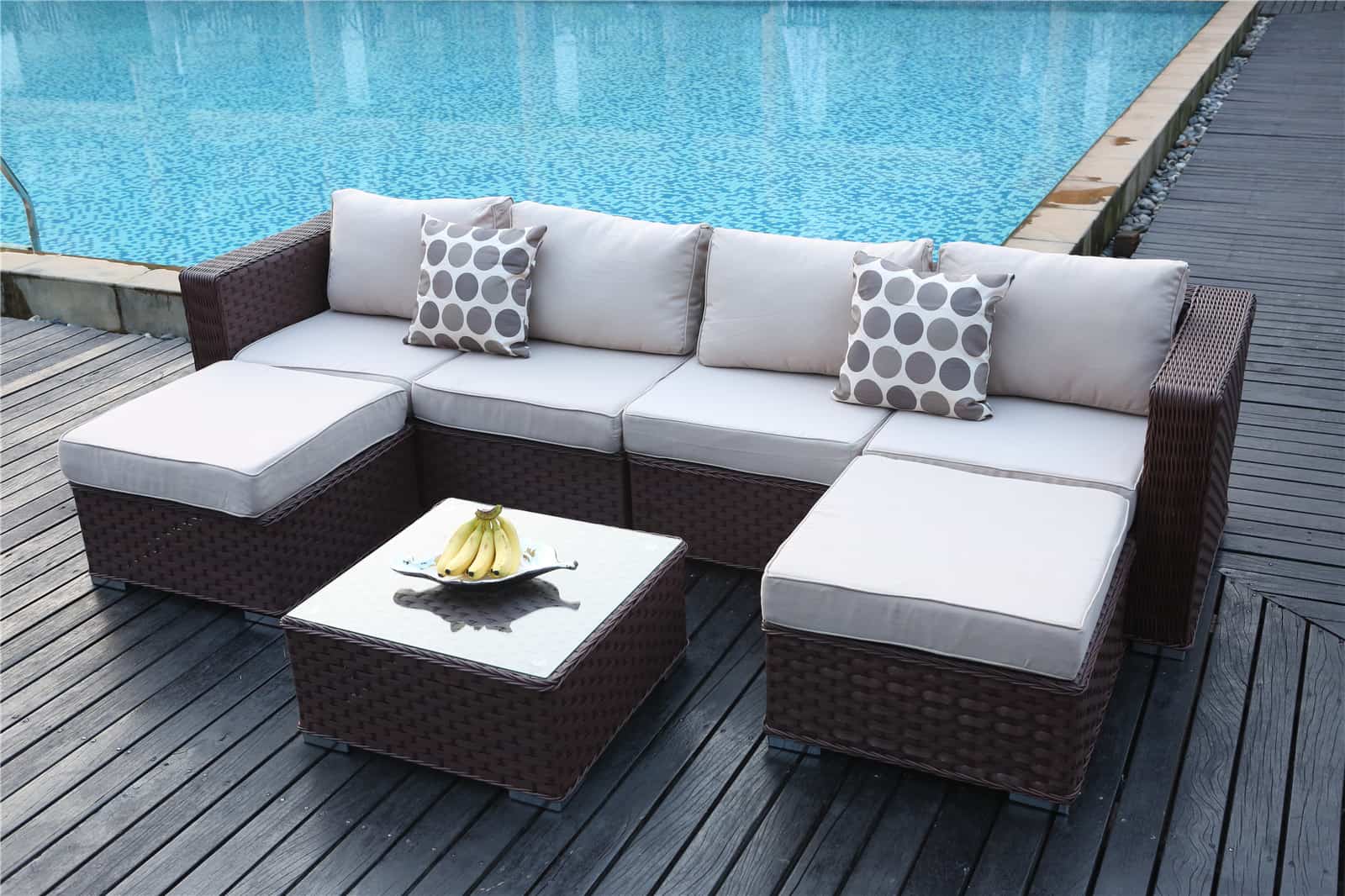 outdoor-rattan-garden-table-and-chairs
