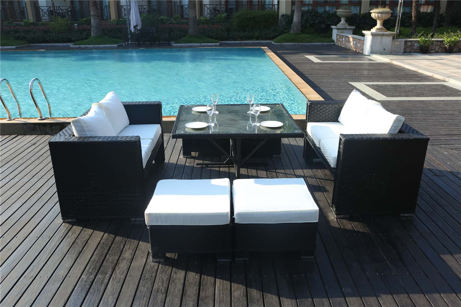 outdoor-rattan-garden-table-and-chairs